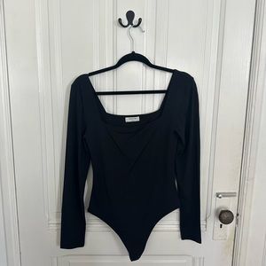 Aritzia contour square neck long sleeve body suit!